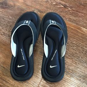 Nike comfort footbed  flip flops